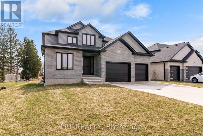 Photo - 163 McLeod St