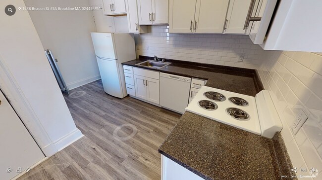 Building Photo - 1789 Beacon St Rental