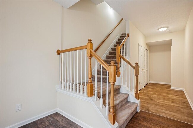 Photo - 529 Lantern Wood Dr