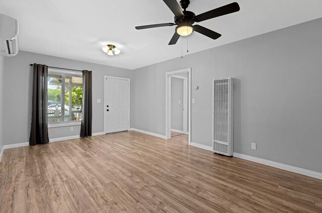 Sala de estar - 14172 Osborne St