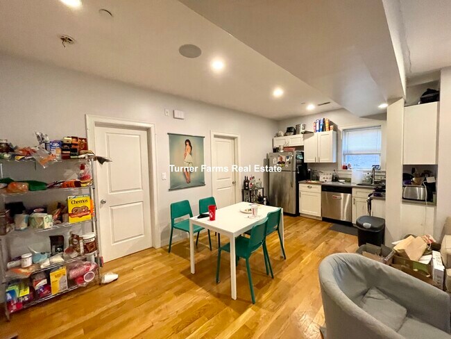 Photo - 721 Parker St