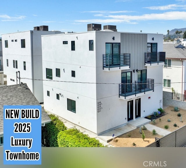 Building Photo - 1213 N Kingsley Dr Rental
