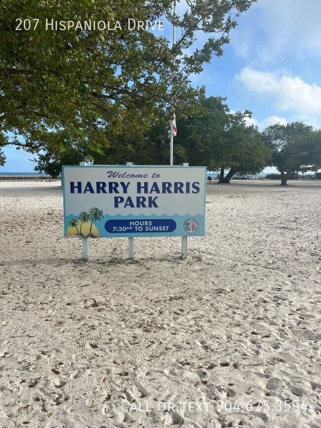 Building Photo - Blocks from Harry Harris Park in Tavernier! Rental