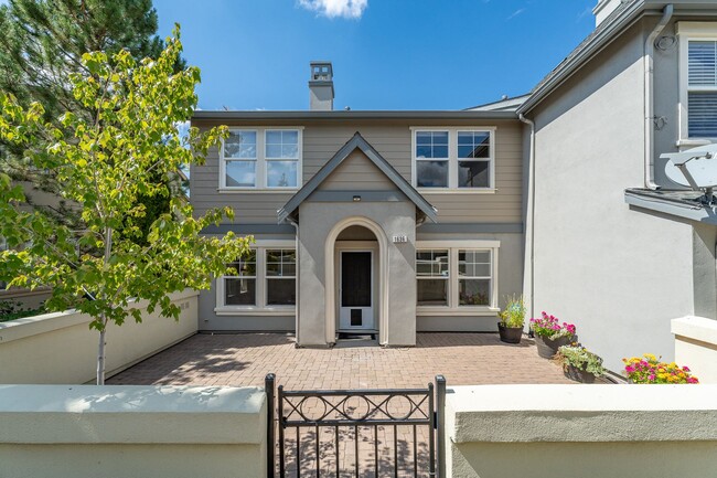 Building Photo - Somersett Rental