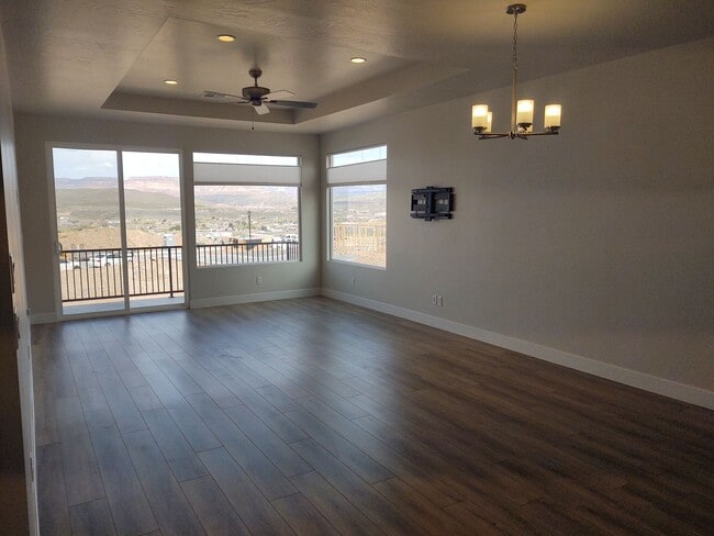 Photo - 1 Bedroom + Den 1.5 bath 2 Car Garage VIEWS & VIEWS!