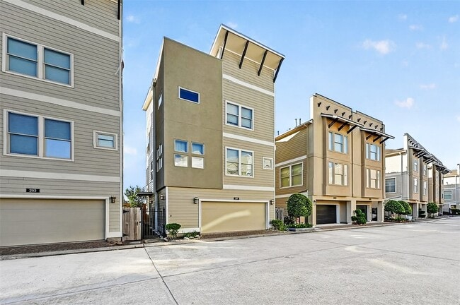 Photo - 205 Riley Ln
