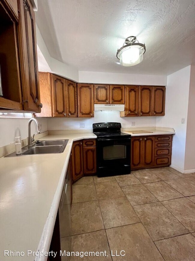 Photo - 4 br, 3 bath House - 691 E Wyandotte Ave