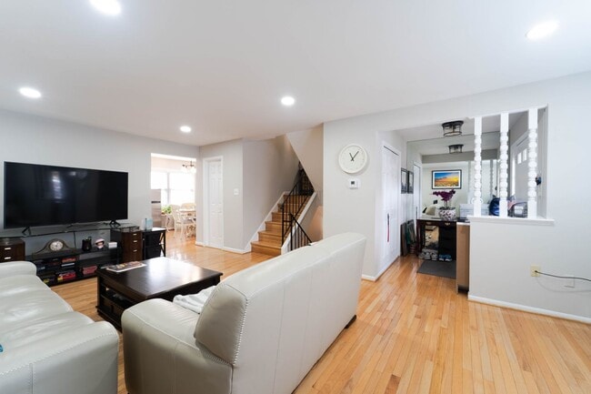 Photo - Immaculate Updated Annandale Townhome