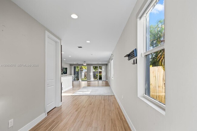 Photo - 619 SW 17th St