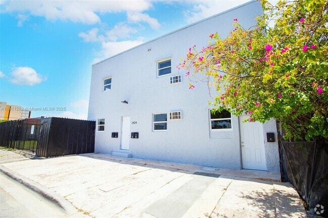 Building Photo - 2424 NW 7th Ct Unit 1 Rental