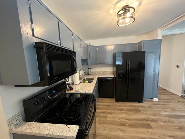 Photo - 2530 Rolling View Dr SE