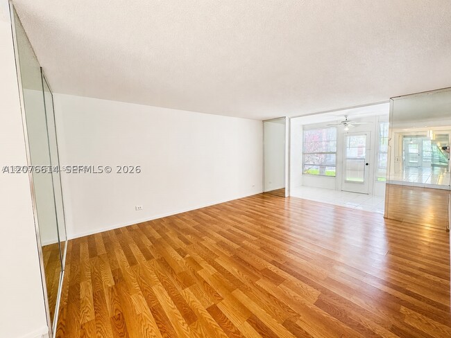 Photo - 3660 Inverrary Dr Unit 1R