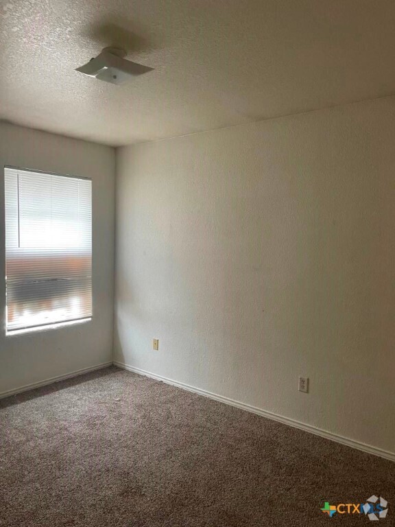 Building Photo - 4507 Deek Dr Rental