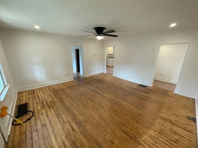 Building Photo - 308 N Norton St Rental