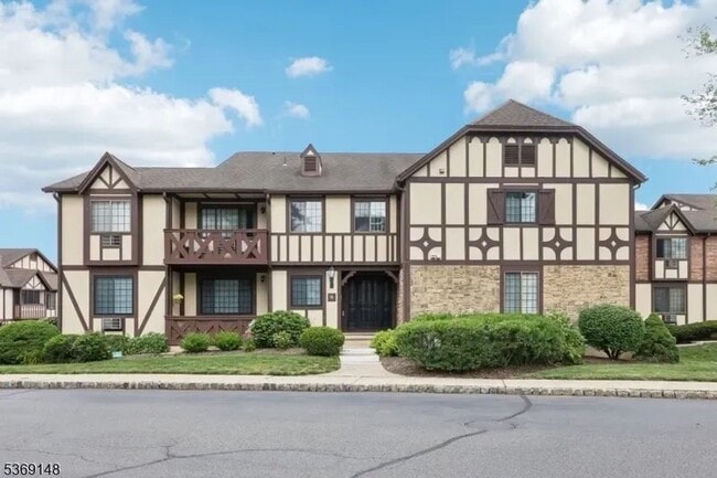Building Photo - 1 Bed 1 Bath Available in Chatham
