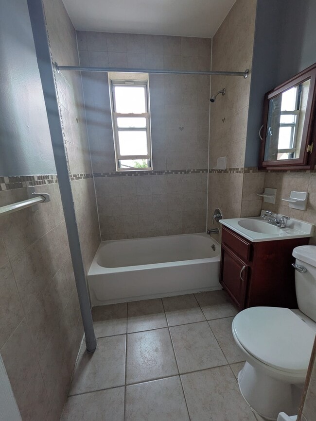 Photo - 735 Avenue C