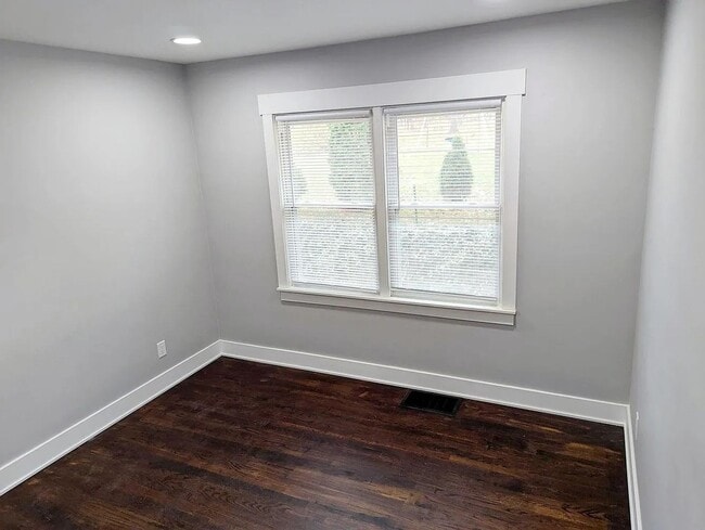 Photo - 410 Fairfield Ave NW