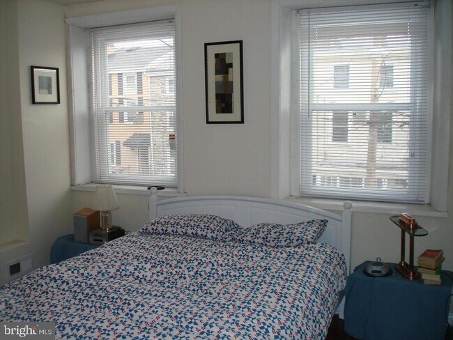 Photo - 160 Levering St