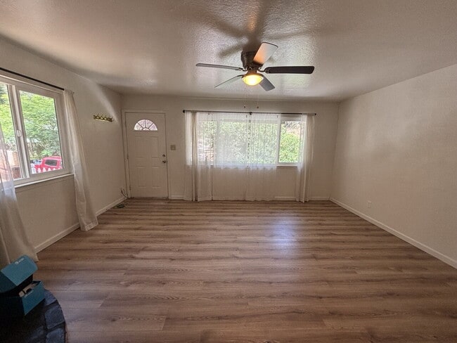 Darling 3-bedroom, 2-bath duplex home just minutes from Marshall Hospital and downtown Placerville!