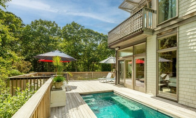 Photo - 18 Spring Pond Ln