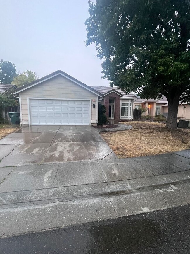 Building Photo - NICE UPDATED HOME IN ANTELOPE!!