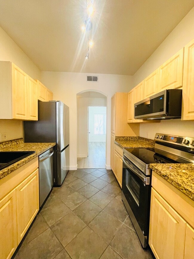 Photo - 1411 E Orangewood Ave