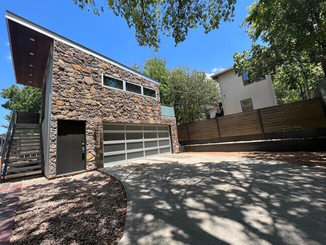 Building Photo - ENFIELD! GORGEOUS NEWER BUILD GARAGE APARTMENT STUDIO WITH GORGEOUS TREE HOUSE FEEL