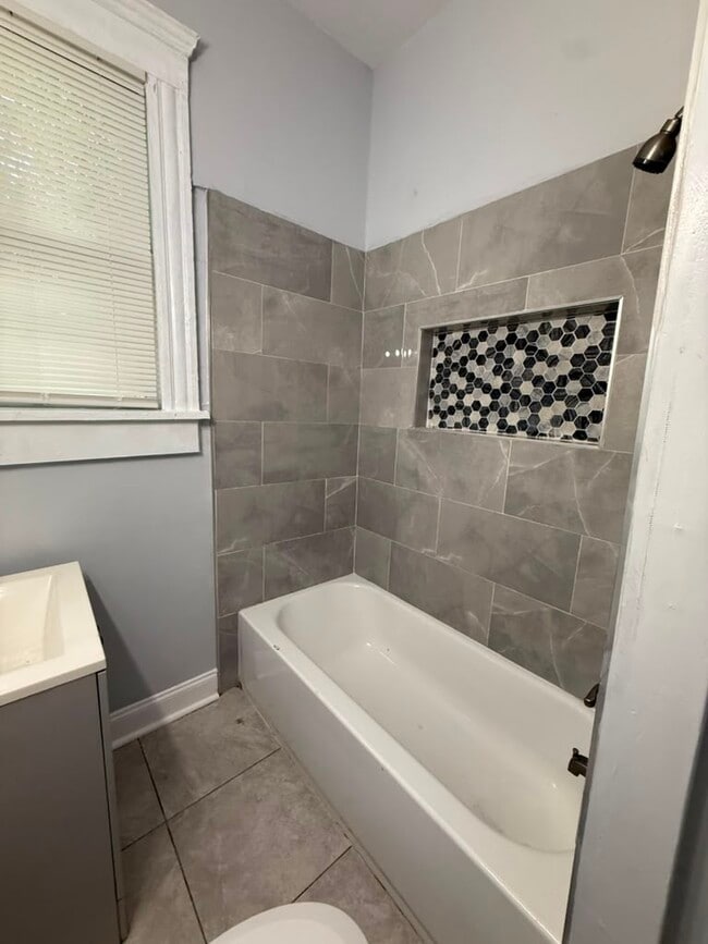 Photo - 1427 W 8th St