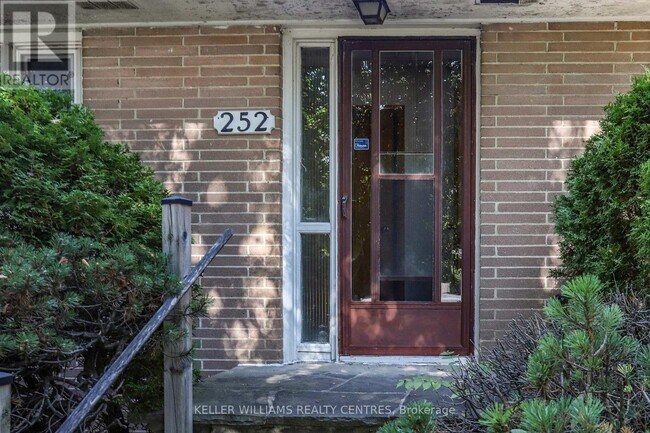 Photo - 252 Elgin Mills Rd W Unit A