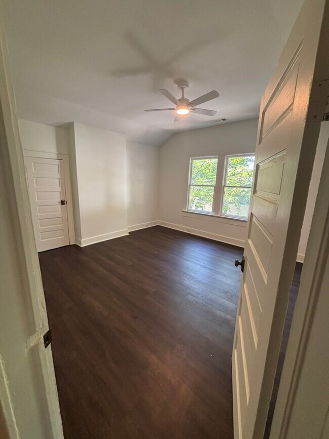 Spacious bedrroms - 631 Woodland Ave SE Unit 3