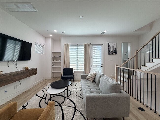 Photo - 2706 Cochran St