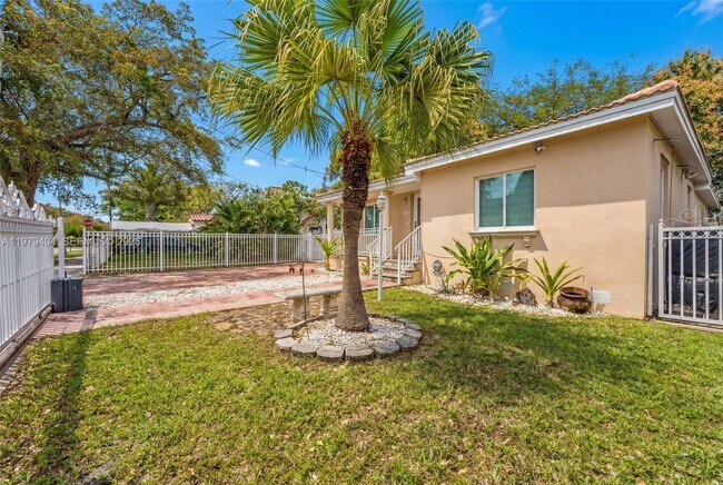 Photo - 2121 SW 30th Ct