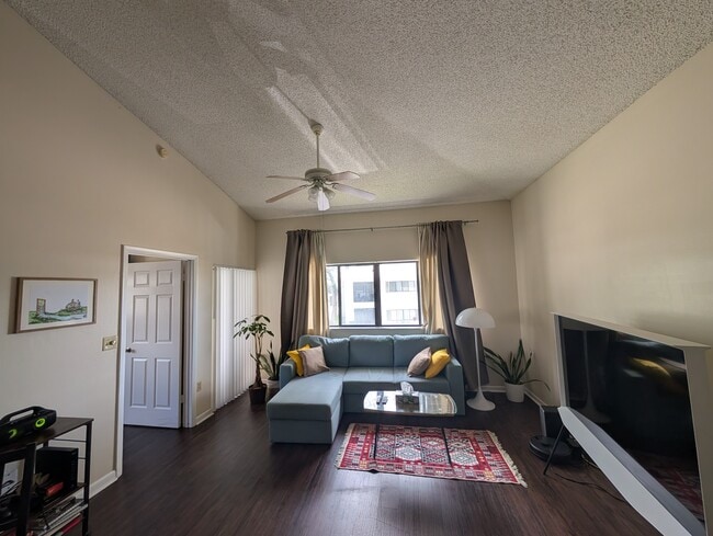 Photo - 2550 SW 18th Ter Unidad Apt 2118