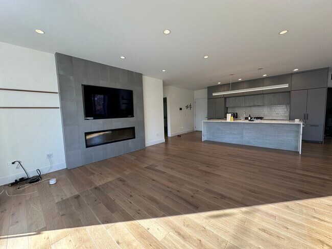 Photo - 550 N Ogden Ave Unit 2S