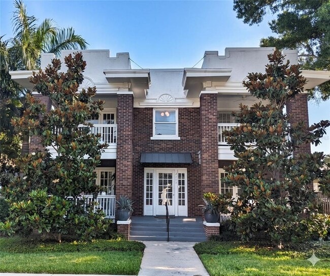 Building Photo - 2111 W Southview Ave Unit D