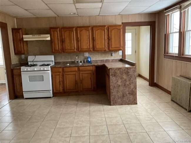 Photo - 76 Lawrence Ave