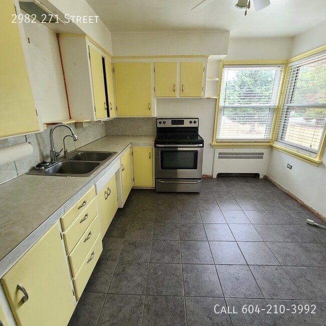 Photo - Spacious 3 Bedroom Home With Large Backyard