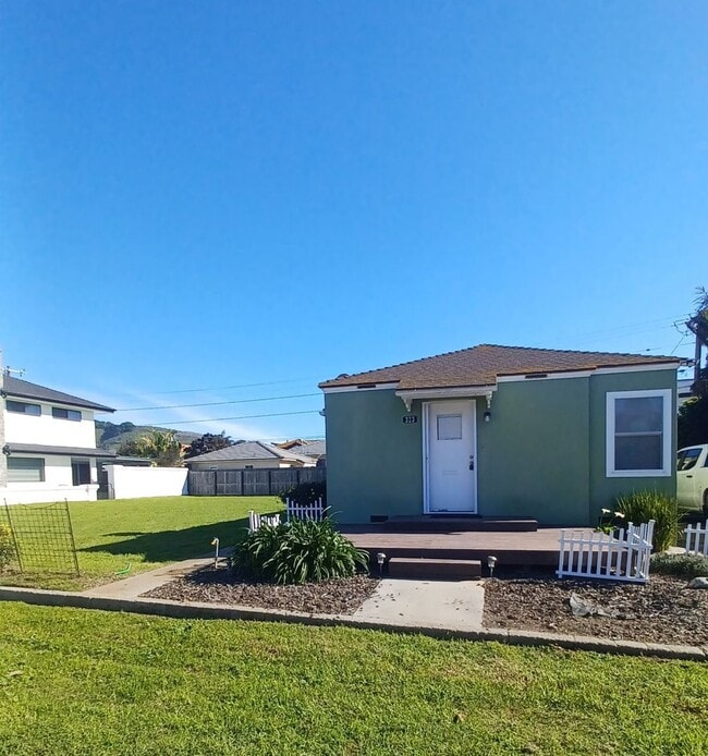 Photo - 1 Bed/1 Bath Retro Cottage Just Steps to the Beach!