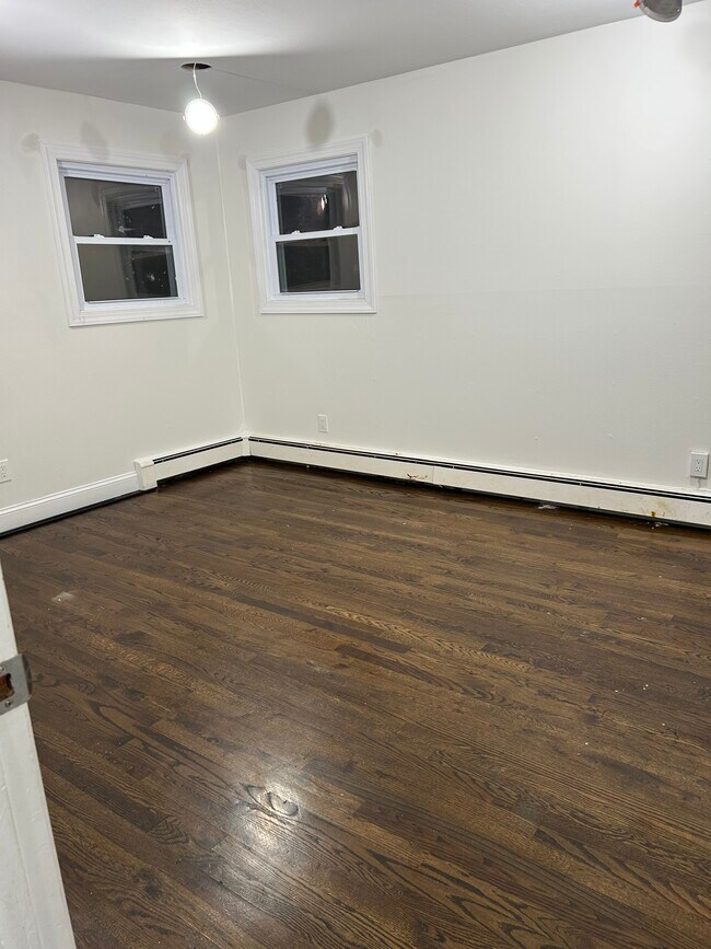 Photo - 965 Suffolk Ave