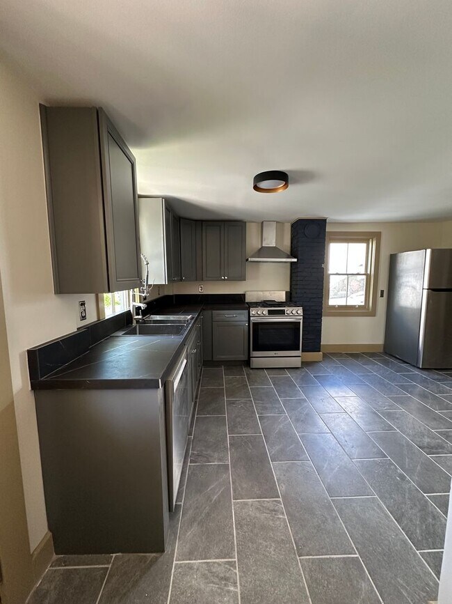 Photo - Dear Lover, LLC Unidad 15 South Maple