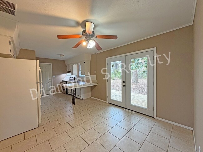 Photo - 3 Bedroom Home Close to Sunshine and 65!