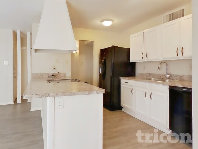 Photo - 332 Rockcrest Dr