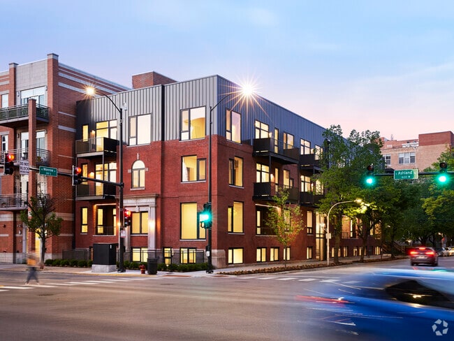 Building Photo - 1550 W Monroe St Unit 102 Rental