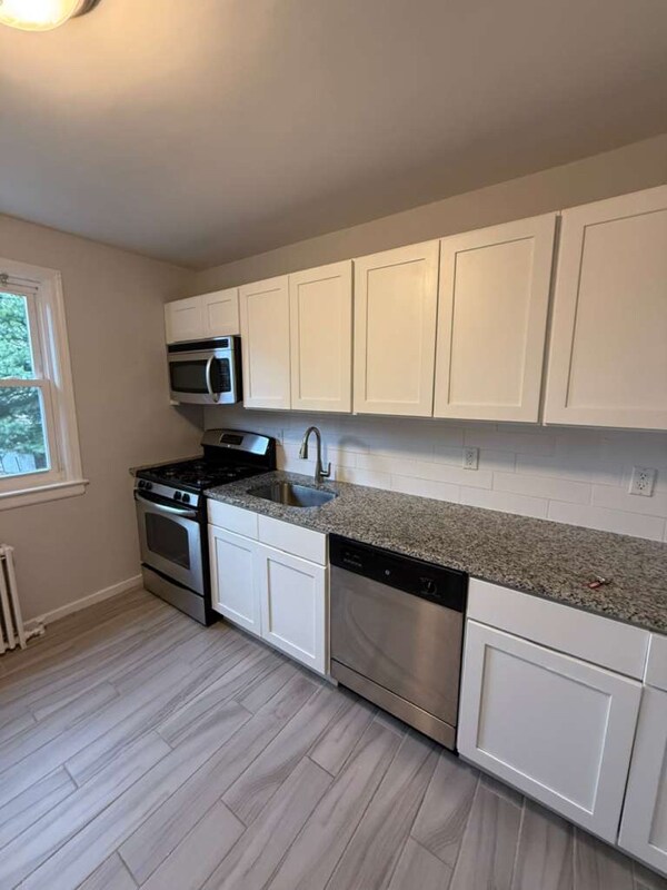 Photo - 327 Magnolia St