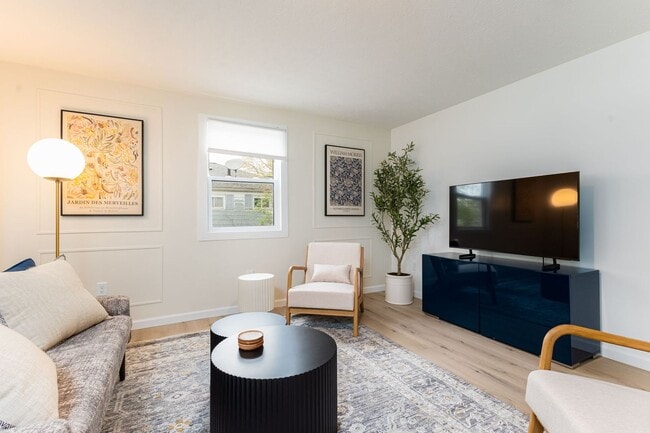 Photo - 834 Woodcliff Dr