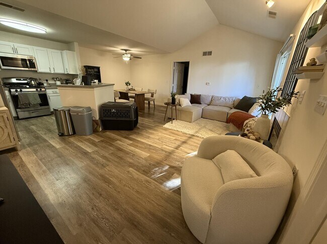 Photo - 272 Columbus Dr