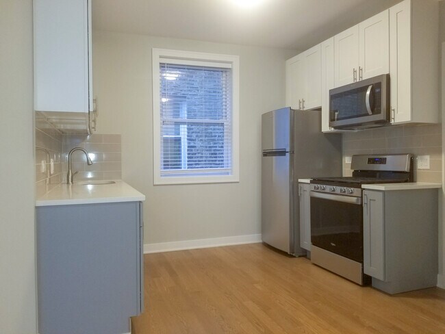 Photo - 4837 N Wolcott Ave Unidad 2B Rental
