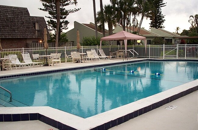 Photo - 490 Charlemagne Blvd Unidad 490