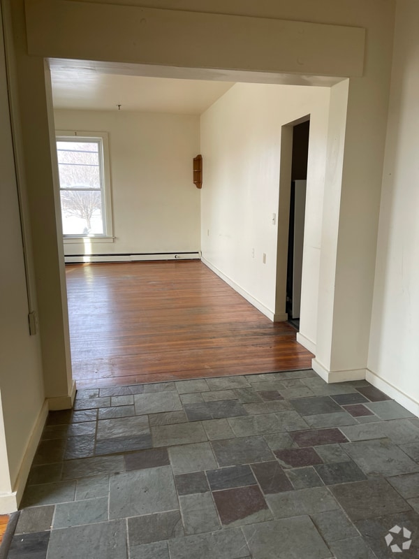 Building Photo - 85 Main St Rental