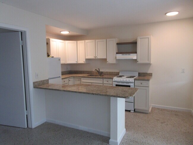 Photo - 1122 N H St Unit 16